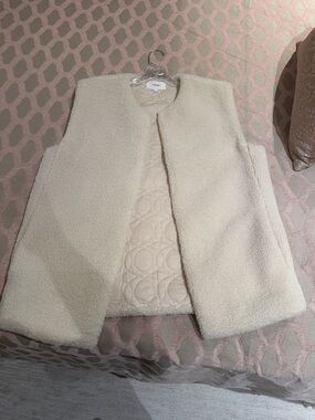 XiRENA Ivory Faux-Sherpa Open Vest